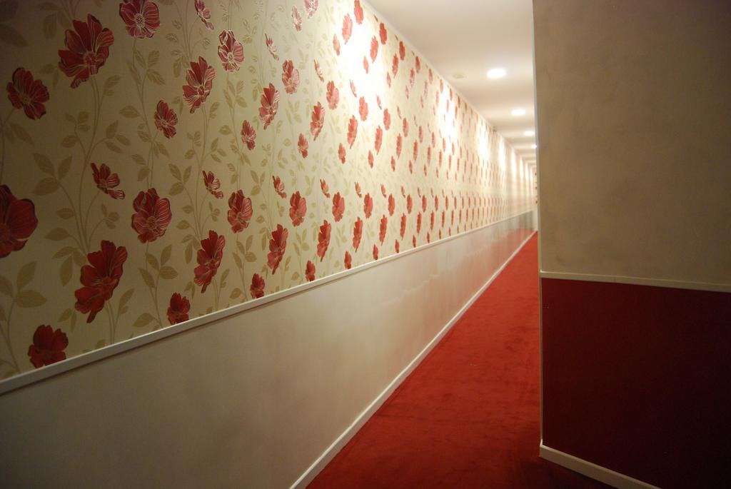 Hostal PETITE MAMAN Madrid Chambre photo